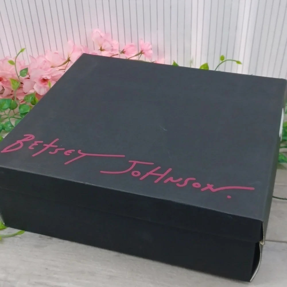 Betsey Johnson kassie Black Suede NIB